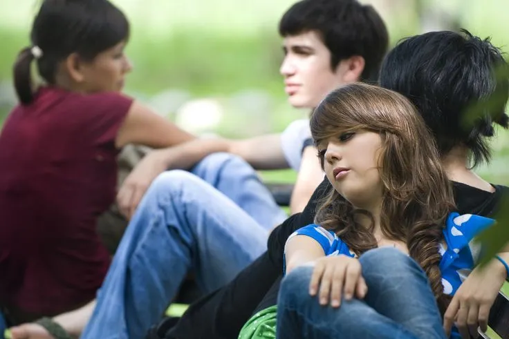 Fenomenul periculos care ia amploare printre adolescenții români. Avertismentul MAI