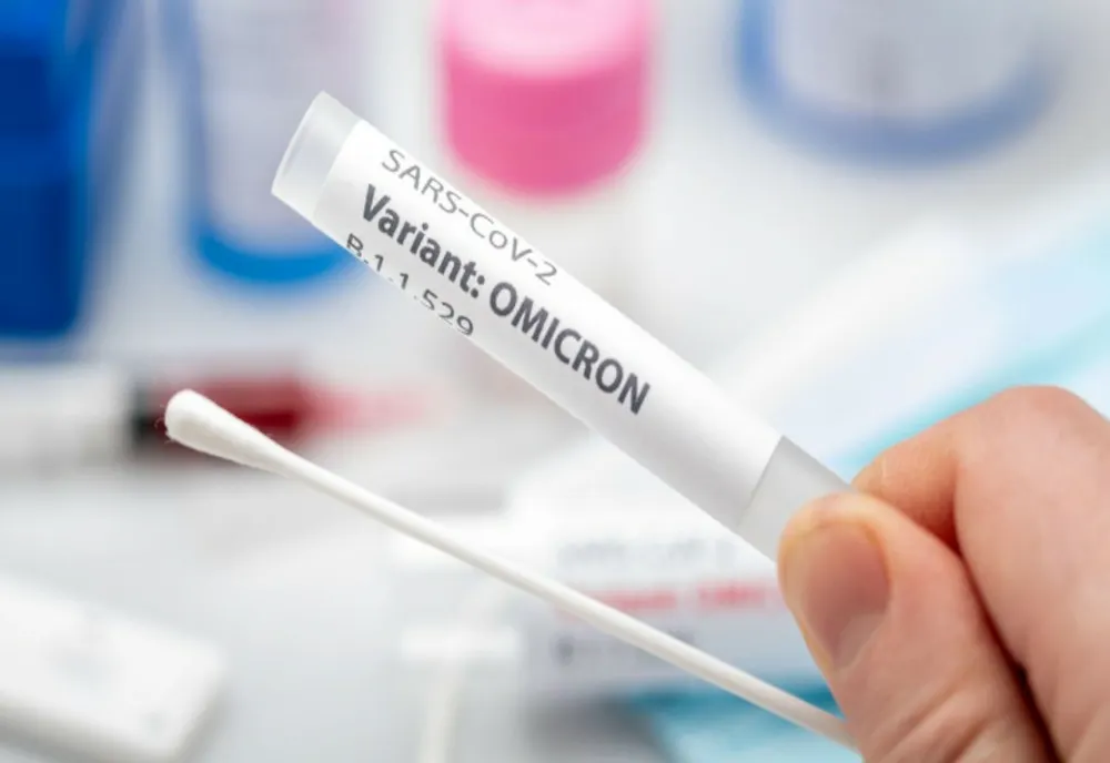 Trebuie să fim foarte atenți la aceste simptome ale Omicron! Apar după câteva zile de la infectare