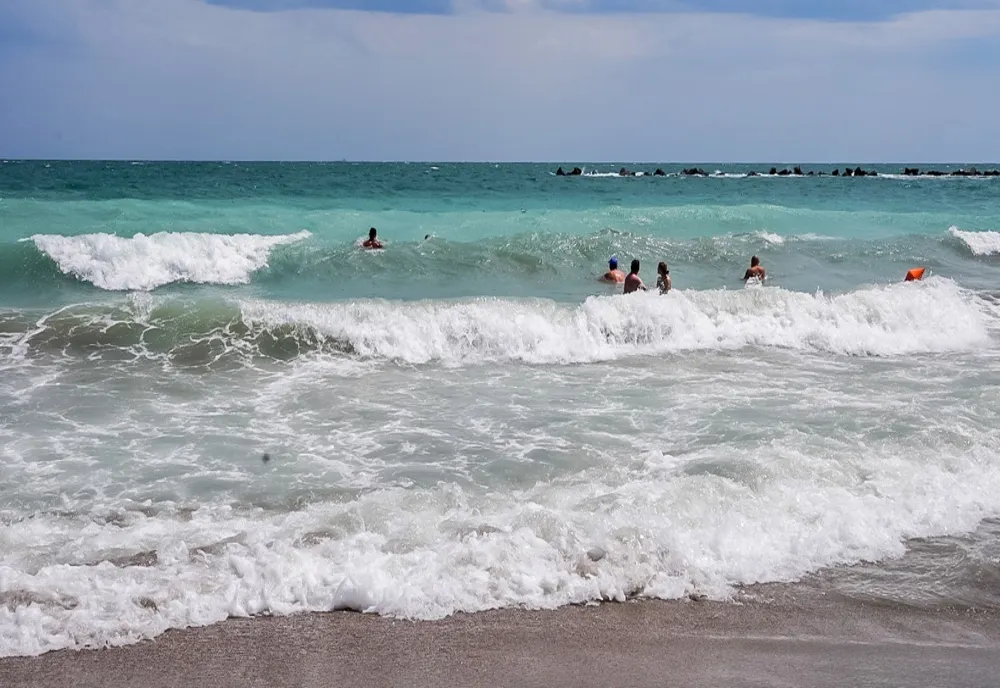 Se anunță cel mai aglomerat week-end de la Marea Neagră. Câți turiști vor fi la mare în minivacanța de Sf. Maria