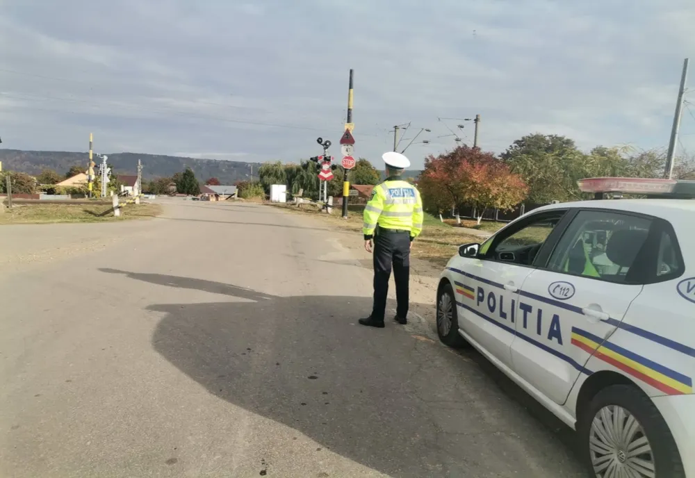 Vâlcea: Un şofer care a aruncat pe geamul maşinii un recipient din plastic, amendat cu 1.305 lei