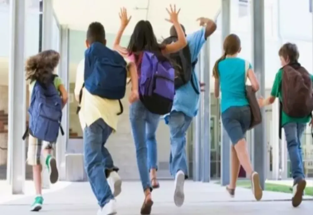 Proiect de lege pentru reintroducerea uniformelor şcolare în învăţământul preuniversitar