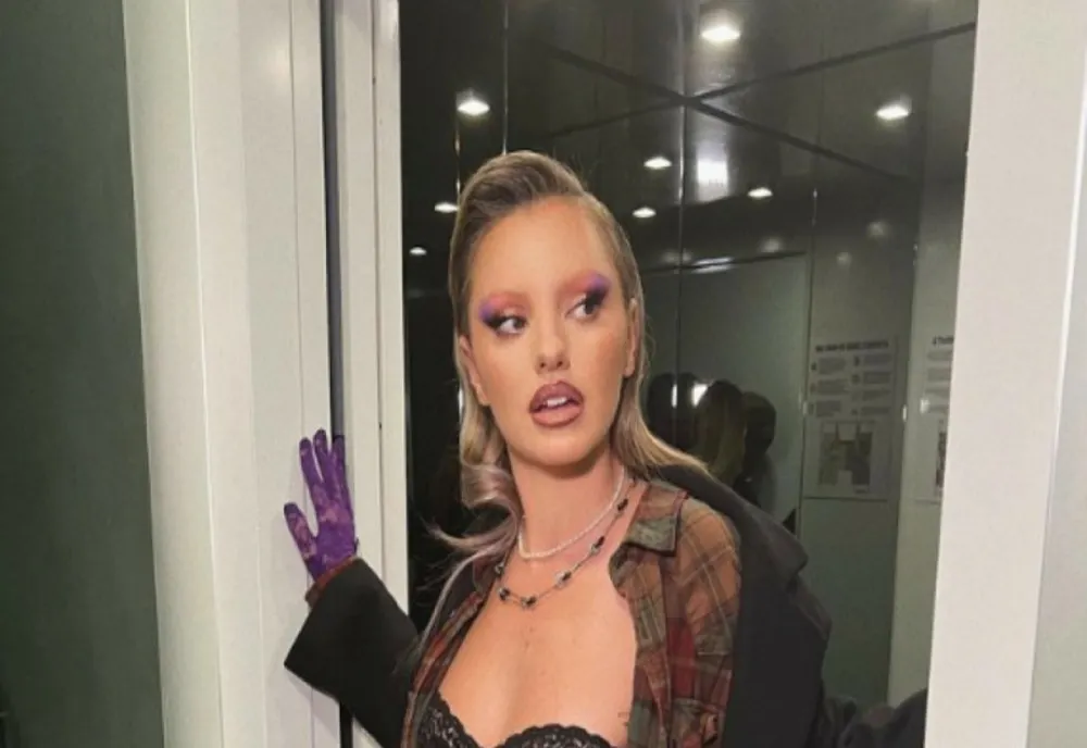Alexandra Stan și-a oficializat relația cu toboșarul ei