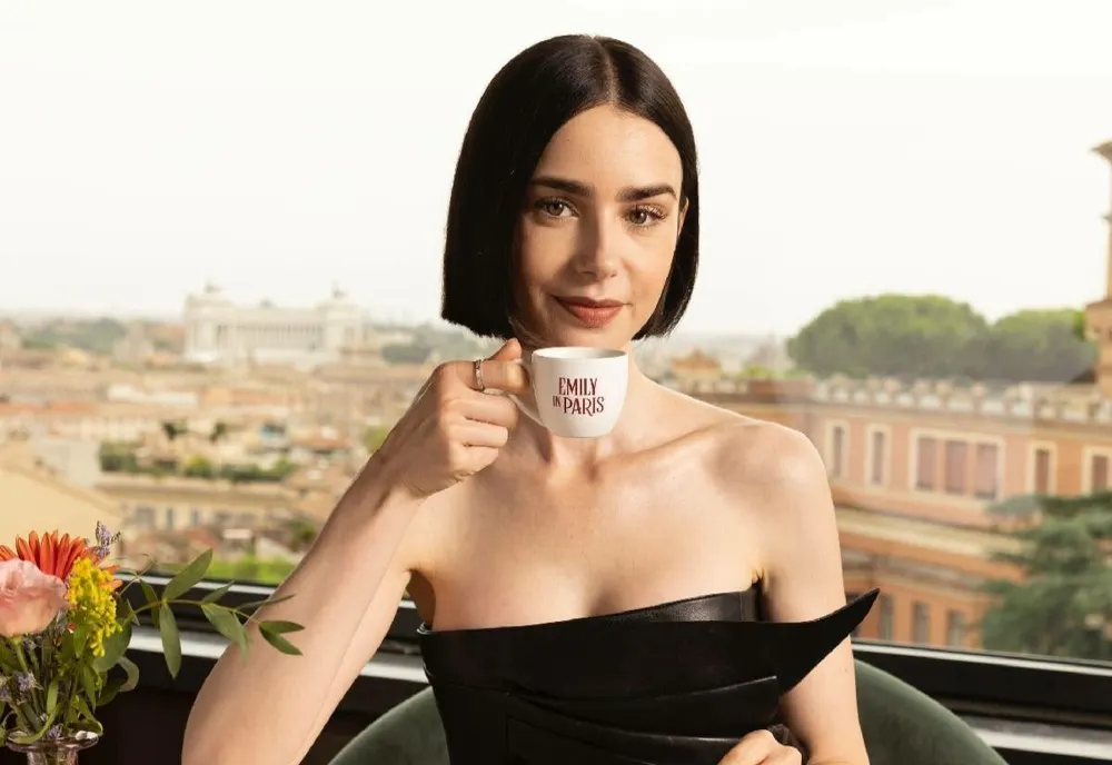 Au început filmările pentru ultimul sezon al serialului „Emily in Paris”