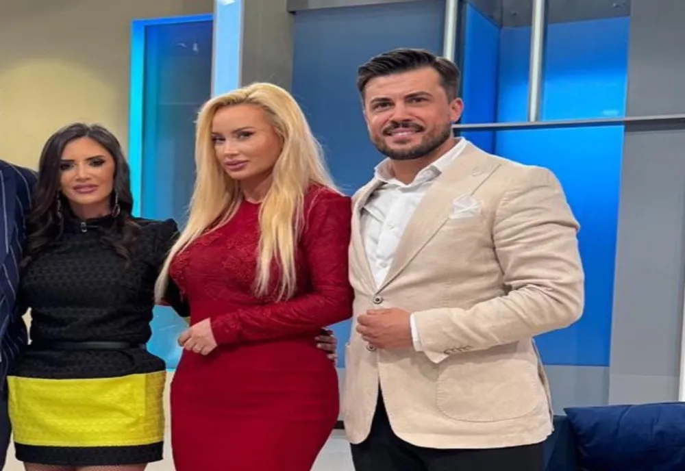 Mara Bănică a nașit-o pe Simona Trașcă. Mireasa și nașa, apariții de senzație la nuntă!