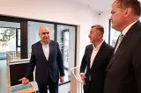Românii îndură criza, Bolojan își face campanie electorală