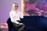 Andreea Simona Sîrbu, la Realitatea PLUS: Peste 350 de metri de pene de struț pentru o creație spectaculoasă