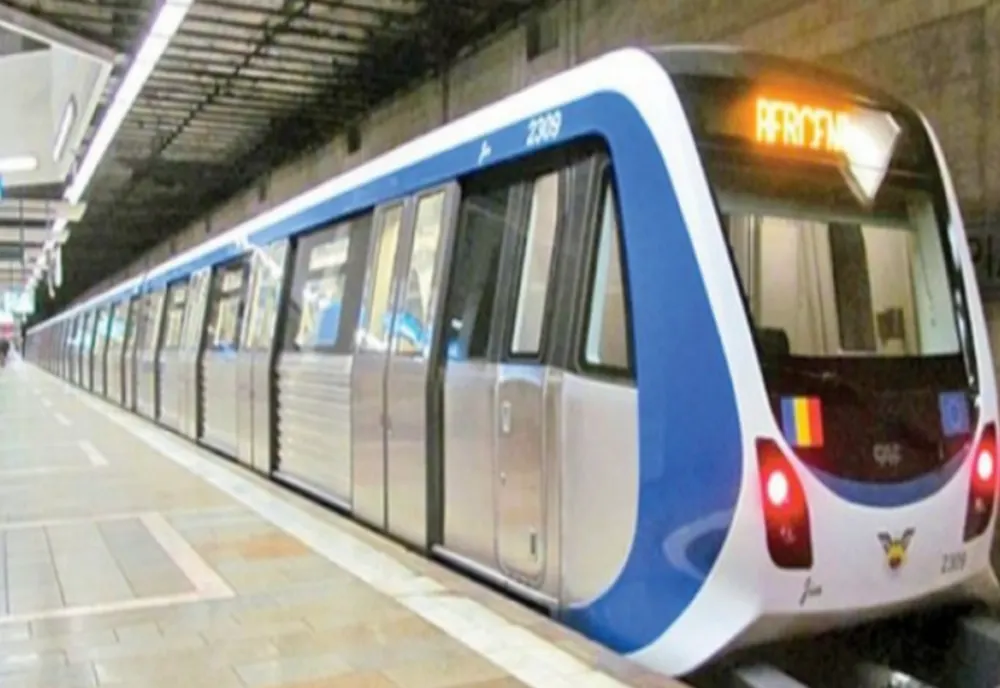 O tânără s-a aruncat în fața metroului la stația Lujerului. Circulația trenurilor se desfășoară cu dificultate pe Magistrala 3