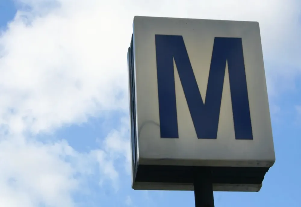 Metrorex îl acuză pe Radu Miruță că a blocat scumpirea cartelelor, de la 1 mai, deși executivul ar avea o datorie de 1,2 miliarde de lei