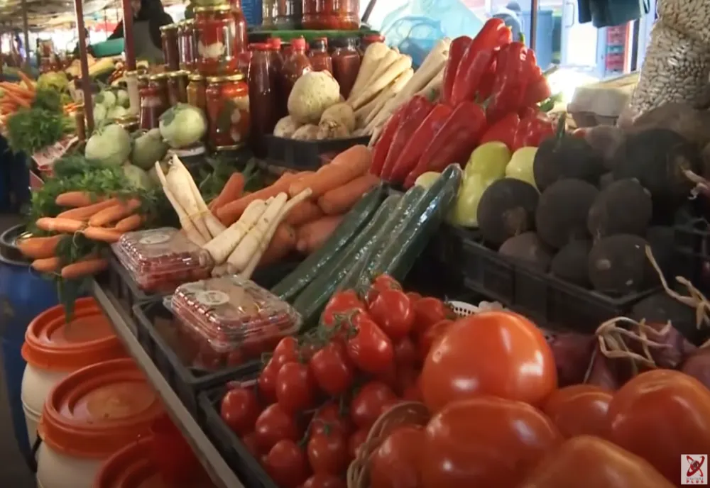 Scumpiri în piețe. Ce cumpără o pensionară cu 100 de lei