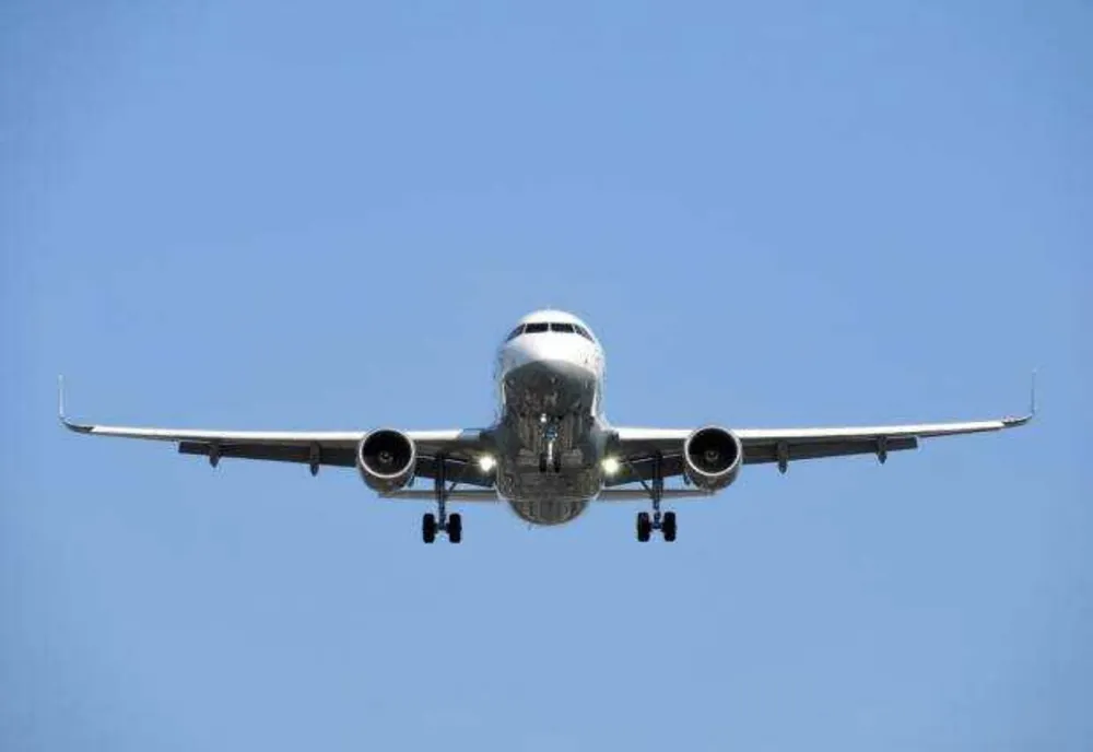 Paradox în aviație: combustibil mai ieftin, dar prețurile biletelor rămân neschimbate
