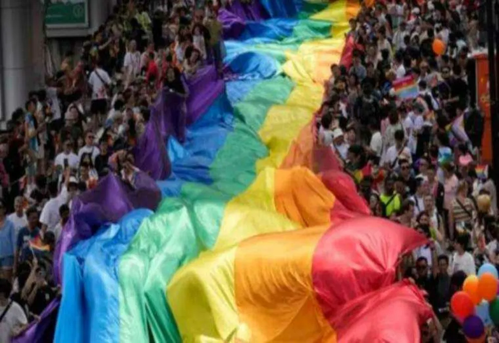 În jur de 50 de cupluri LGBT cer României recunoașterea căsătoriilor încheiate în alte state UE
