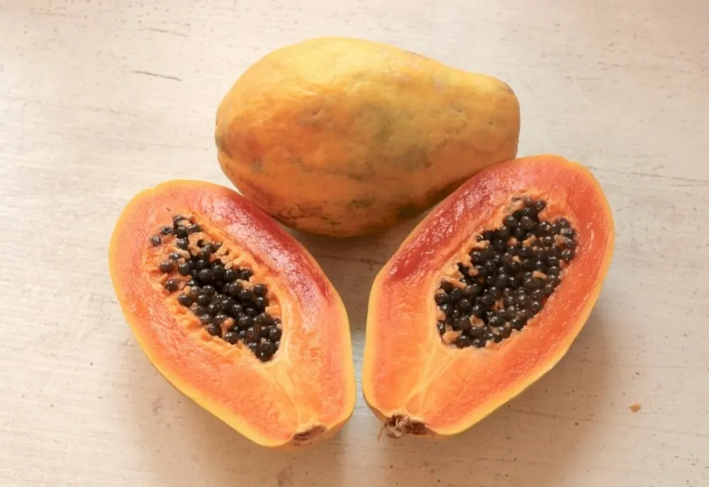 Este considerat fructul longevității. Nu este foarte popular, deși se găsește în toate magazinele cu fructe
