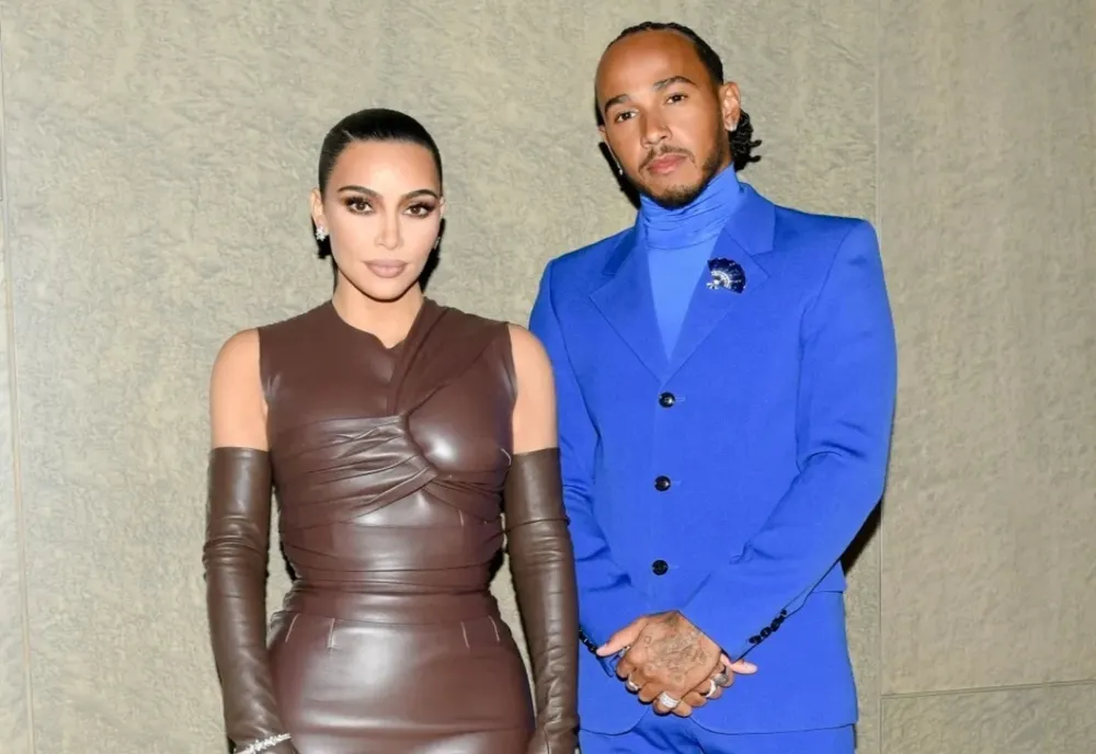 Momente surprinzătoare la Super Bowl! Kim Kardashian și Lewis Hamilton, pentru prima dată împreună: videoclipul care a aprins internetul
