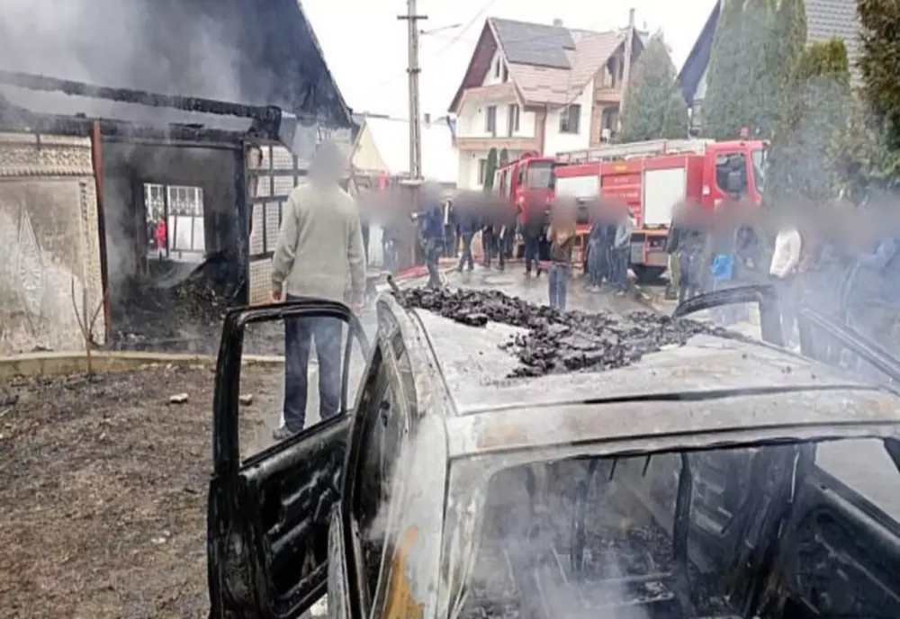Incendiu violent în Suceava: flăcările au cuprins o casă și o anexă. Pompierii intervin cu șase autospeciale