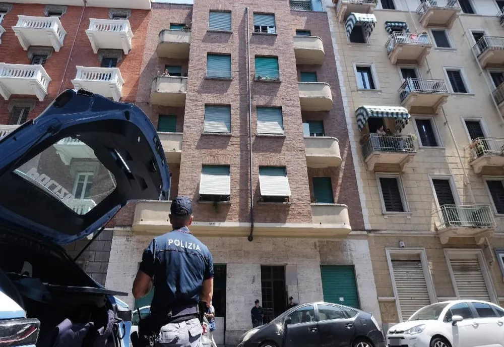 Tragedie în Italia: o româncă și fiica ei de 13 ani au fost găsite moarte într-un apartament din Torino