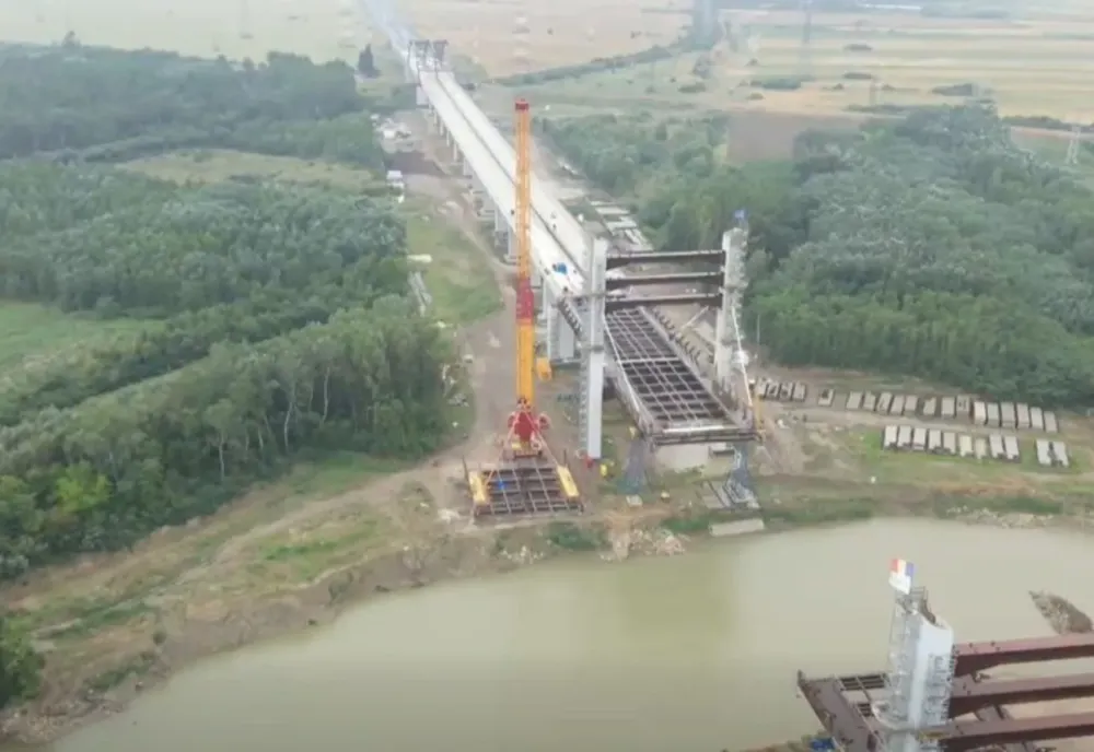 Ploile blochează lucrările la podul hobanat peste râul Siret de pe Drumul Expres Brăila - Galaţi. Anunțul CNAIR
