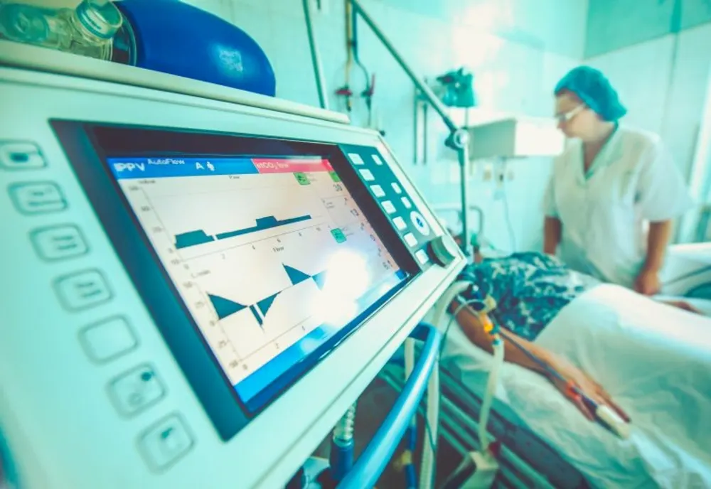 Strigătul unui medic ATI care s-a întors în România: „Am văzut oameni murind fără familie alături”