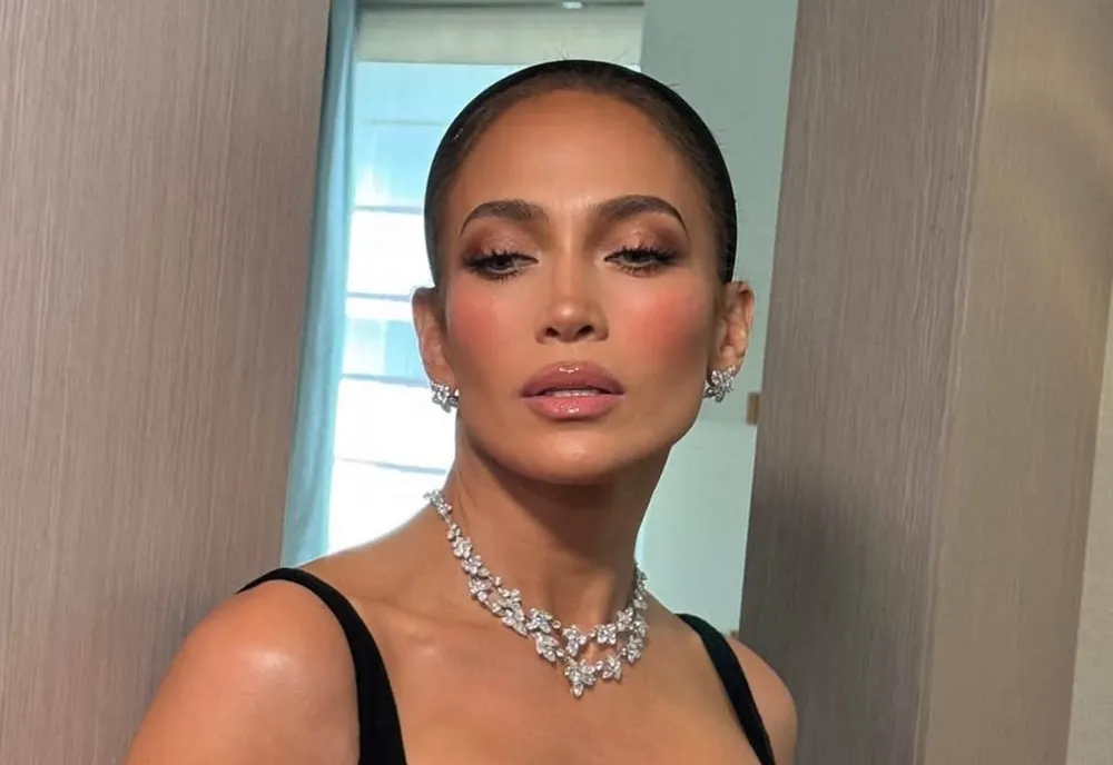 Jennifer Lopez, comparată cu Audrey Hepburn la nunta lui Taylor Swift