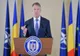 Klaus Iohannis l-a felicitat pe Emmanuel Macron după victoria în alegeri